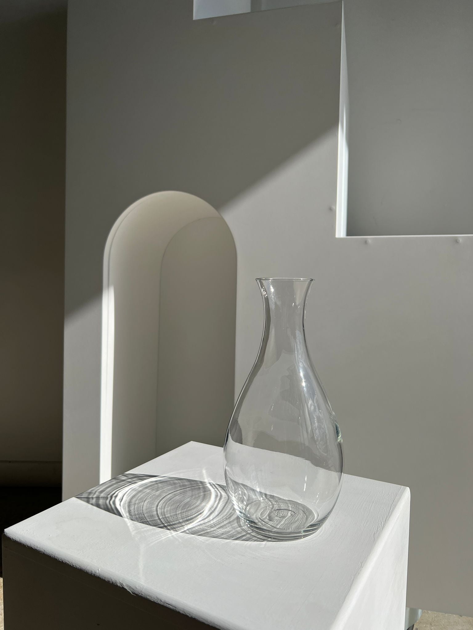 Vase en verre ovale et col resserré H:23,5cm