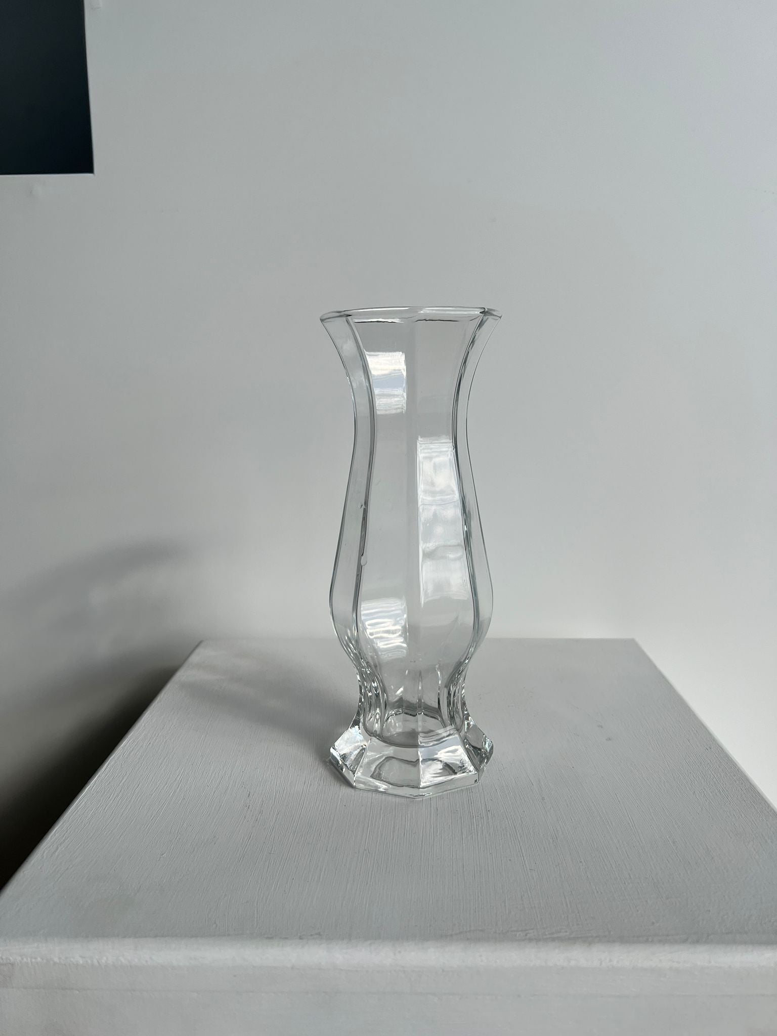 Petit vase vintage en verre géométrique octogonal H:20cm
