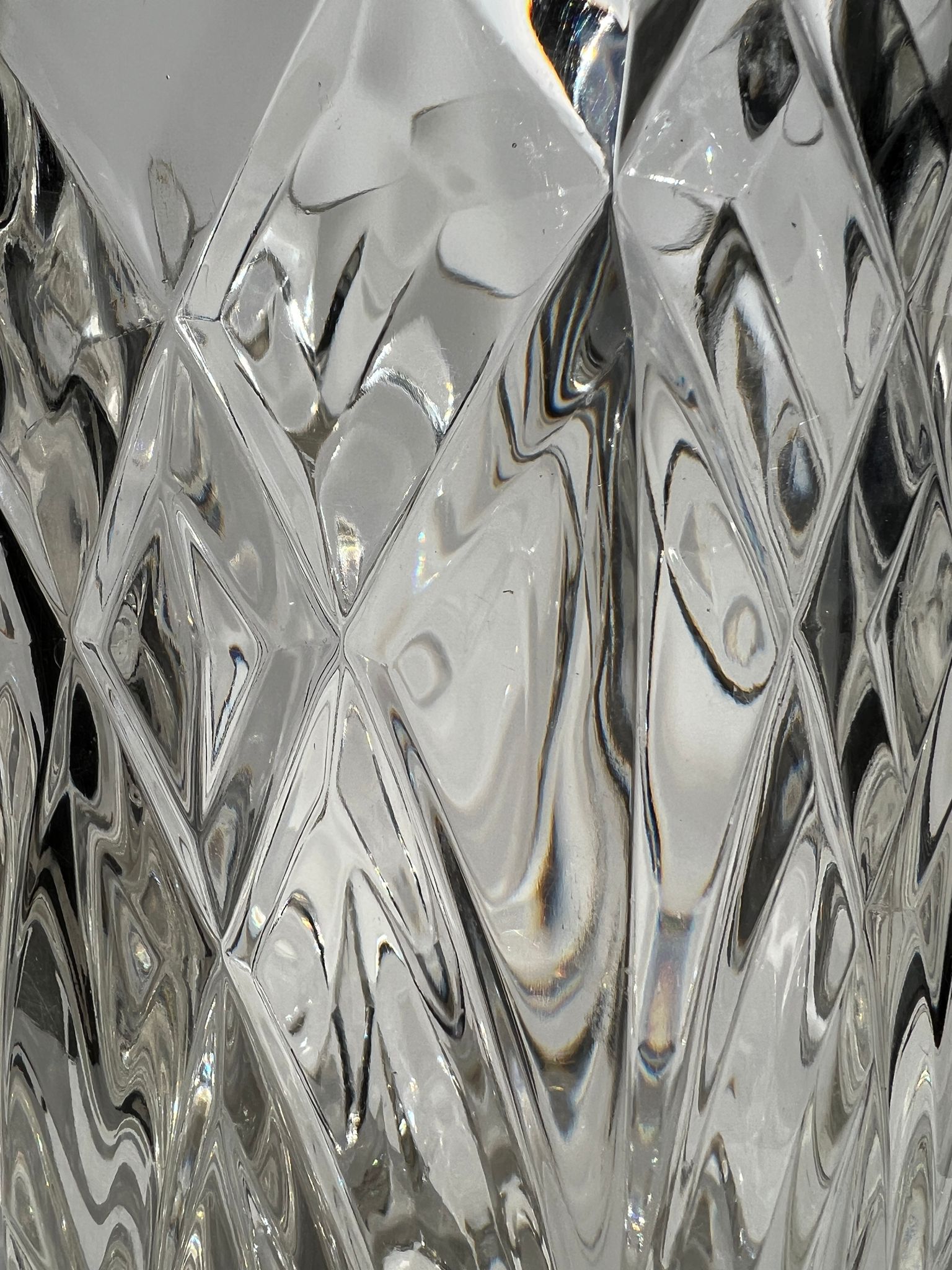 Vase en verre motifs géométriques de losanges H:20cm