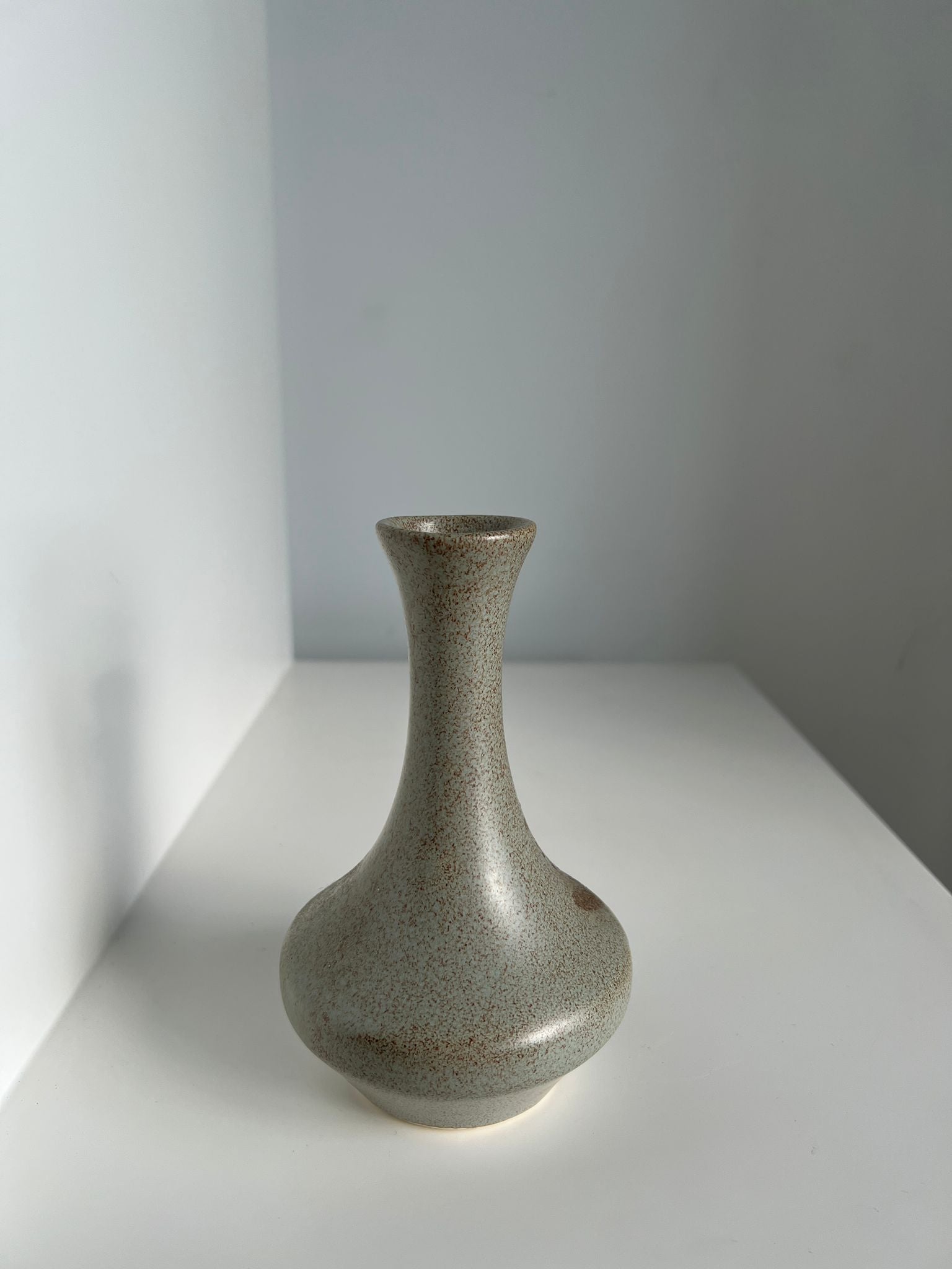 Mini vase soliflore vintage gris marron motif de fleur H:16cm