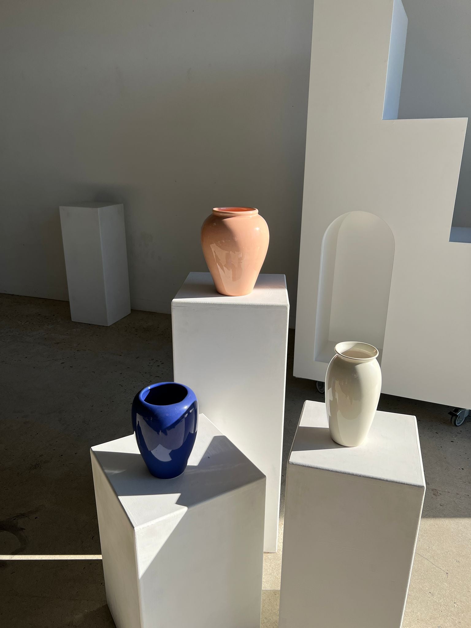 Vase moderne oblong bleu foncé / violet foncé H:19cm