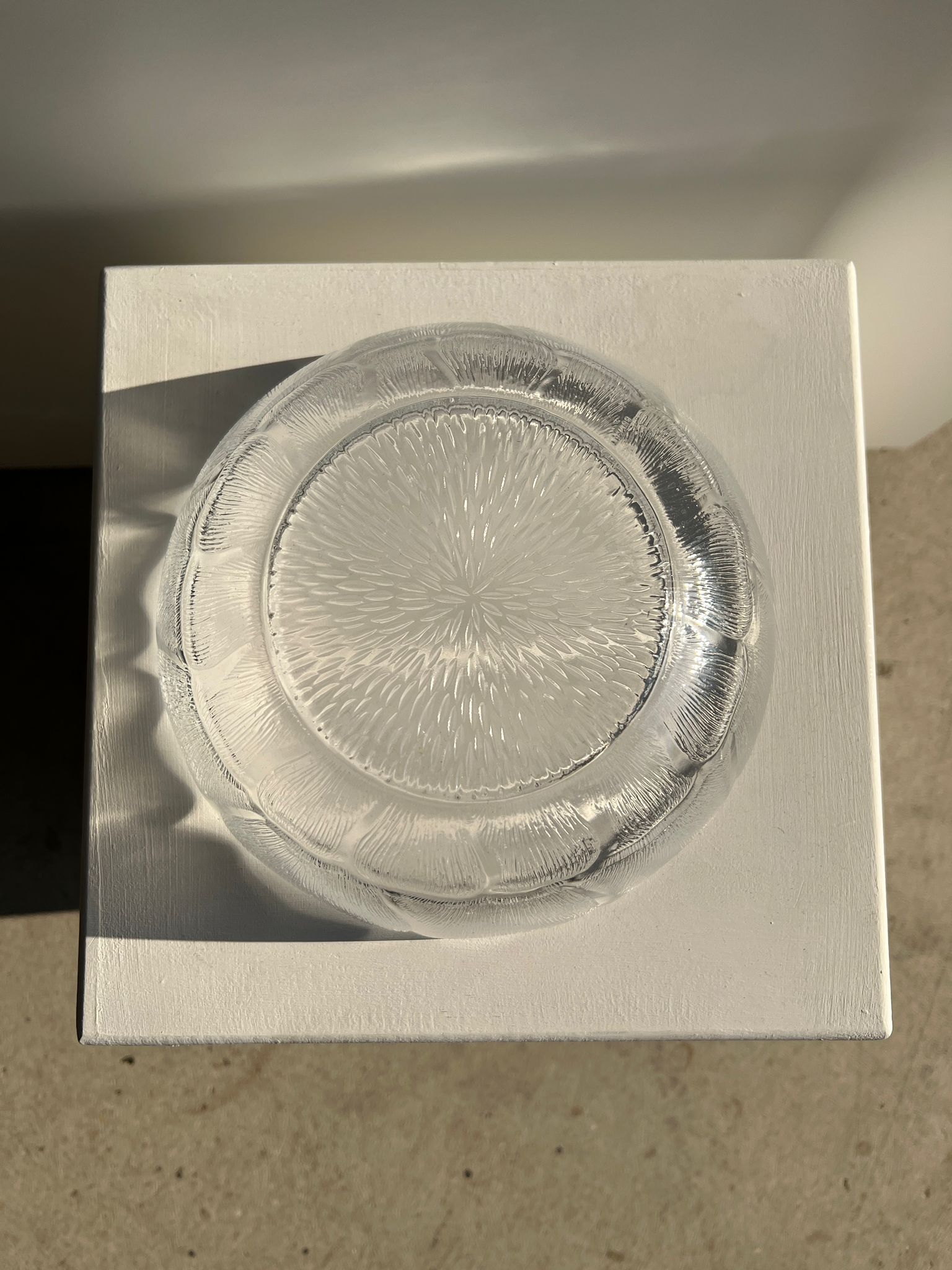 Petit saladier vintage en verre transparent motif floral stylisé D : 23cm