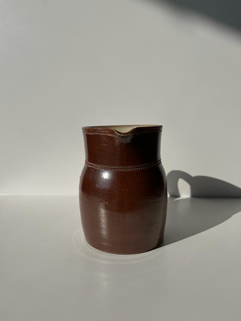 Petit pichet en céramique marron H: 20 cm