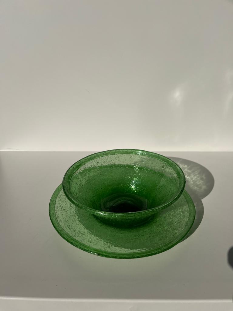 Bol et assiette en verre soufflé vert