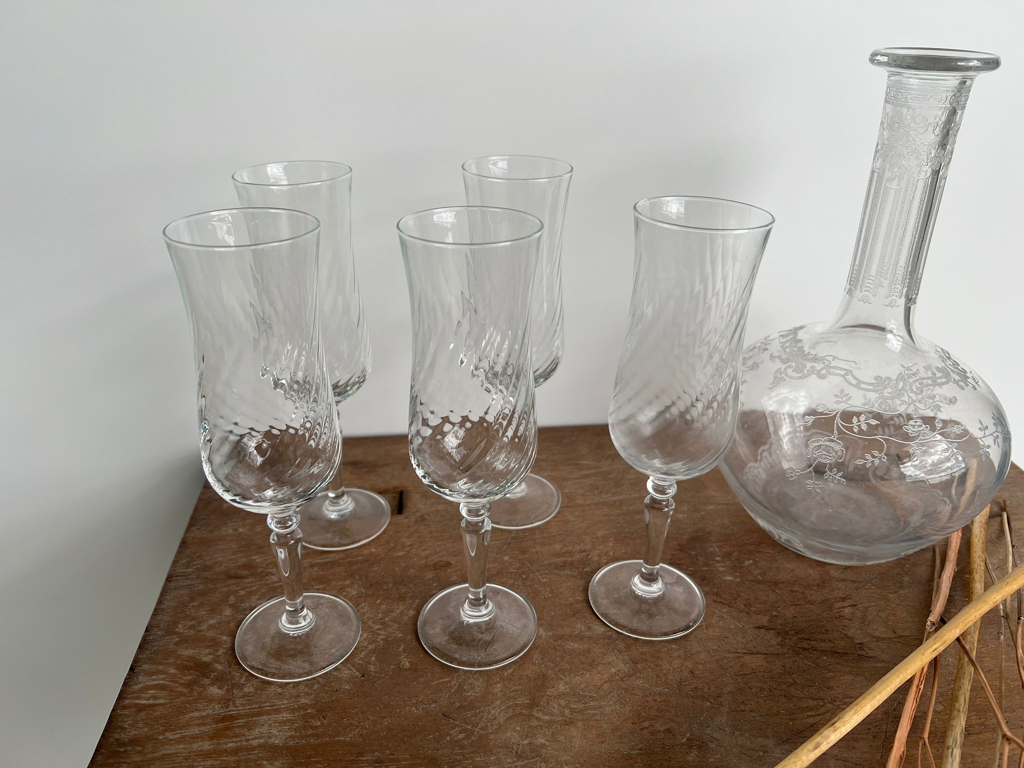 5 flûtes à champagne en verre transparent à motif torsadé